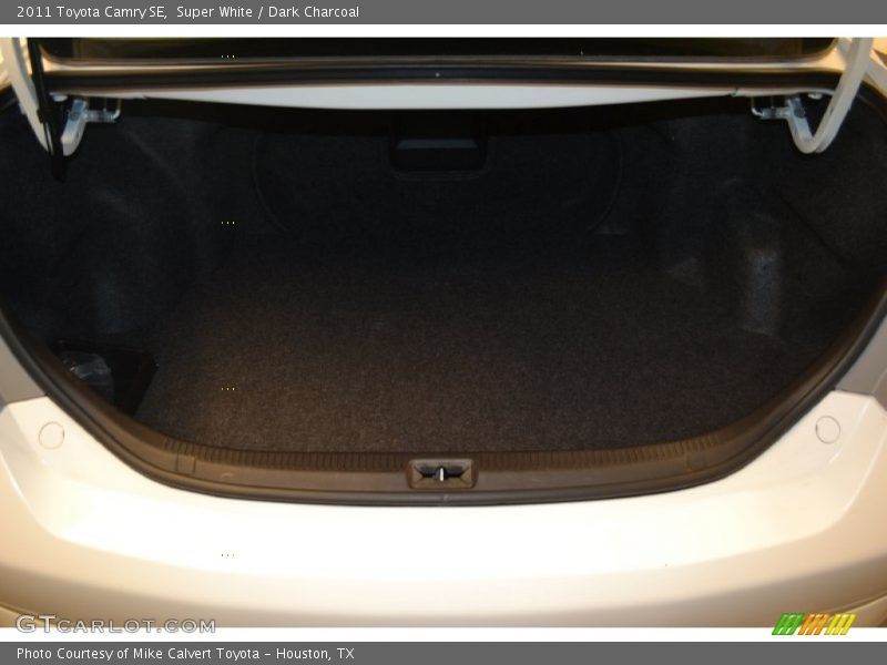 Super White / Dark Charcoal 2011 Toyota Camry SE