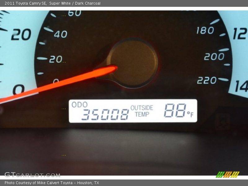 Super White / Dark Charcoal 2011 Toyota Camry SE