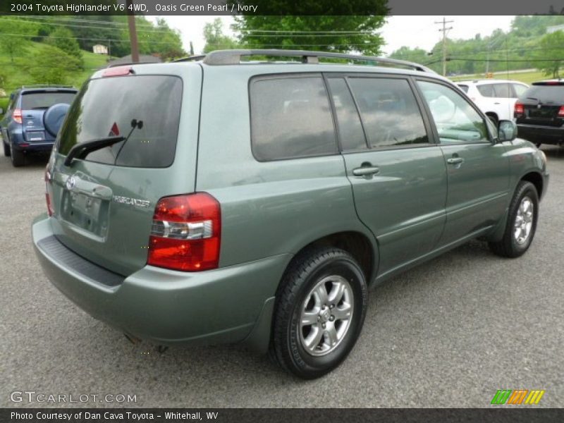 Oasis Green Pearl / Ivory 2004 Toyota Highlander V6 4WD
