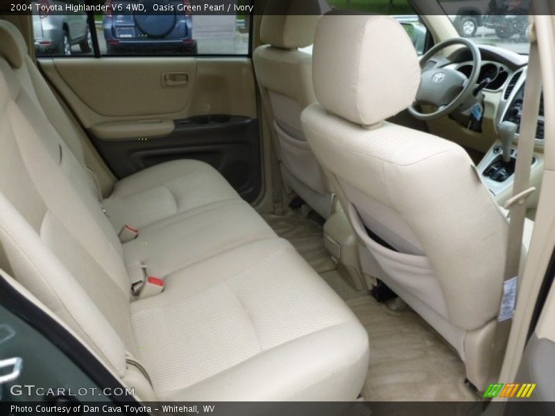 Oasis Green Pearl / Ivory 2004 Toyota Highlander V6 4WD