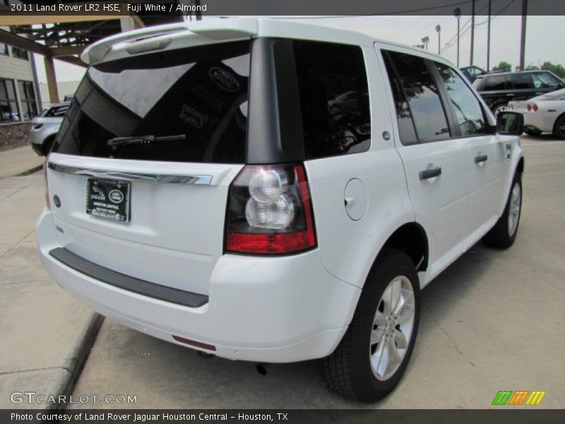 Fuji White / Almond 2011 Land Rover LR2 HSE