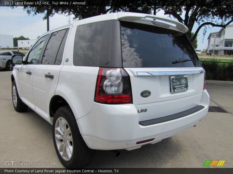 Fuji White / Almond 2011 Land Rover LR2 HSE