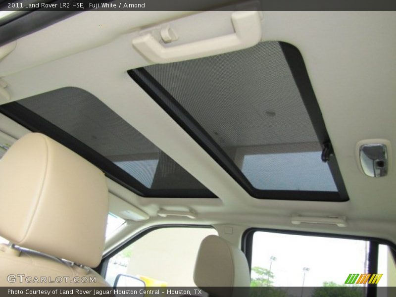 Fuji White / Almond 2011 Land Rover LR2 HSE