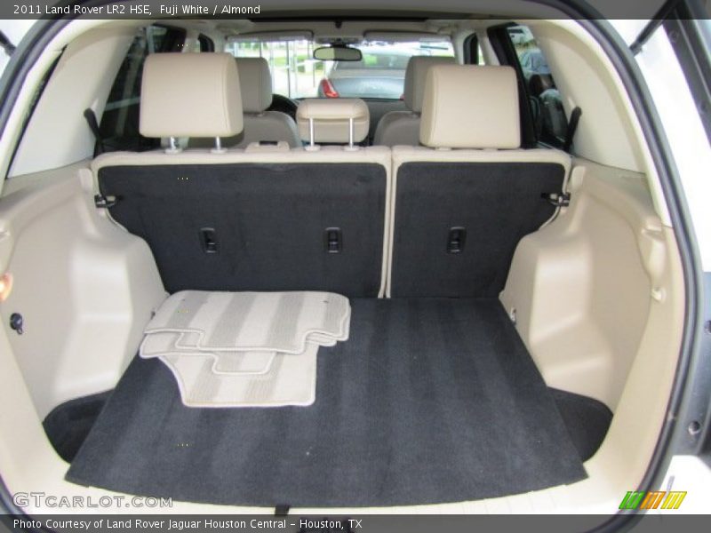Fuji White / Almond 2011 Land Rover LR2 HSE