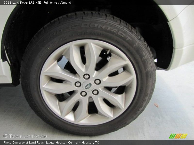 Fuji White / Almond 2011 Land Rover LR2 HSE