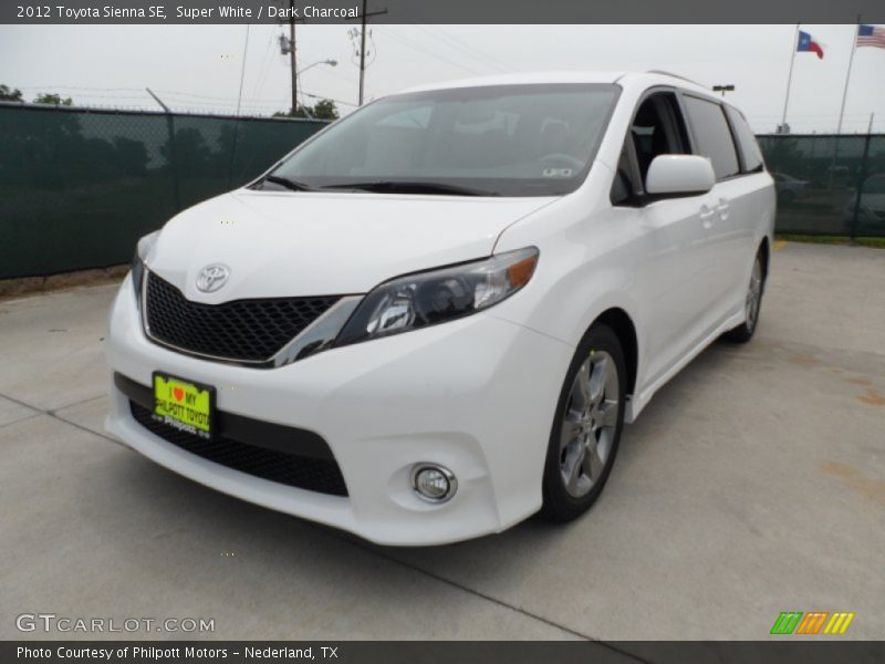 Super White / Dark Charcoal 2012 Toyota Sienna SE