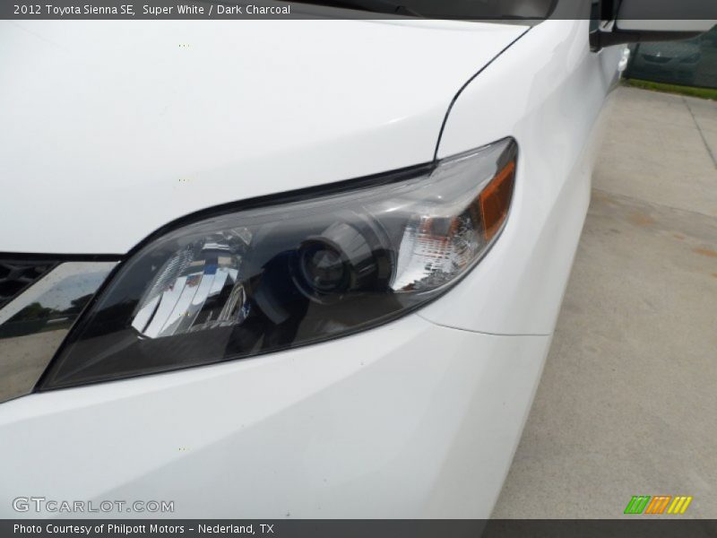Super White / Dark Charcoal 2012 Toyota Sienna SE