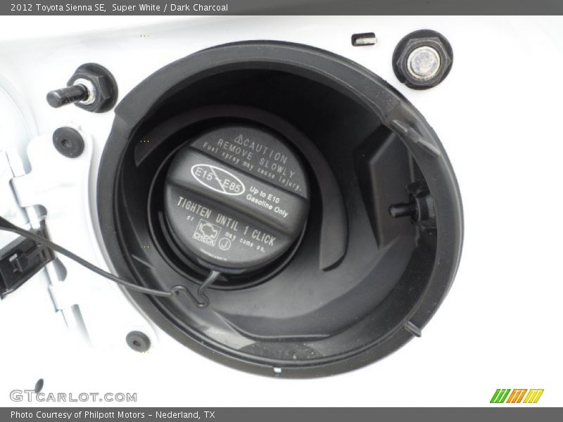 Super White / Dark Charcoal 2012 Toyota Sienna SE