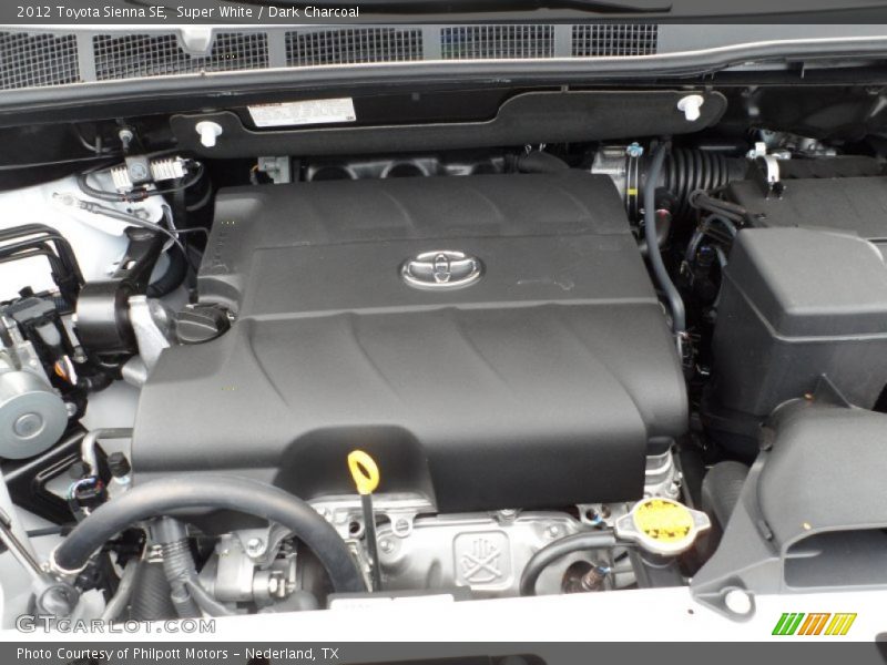 Super White / Dark Charcoal 2012 Toyota Sienna SE