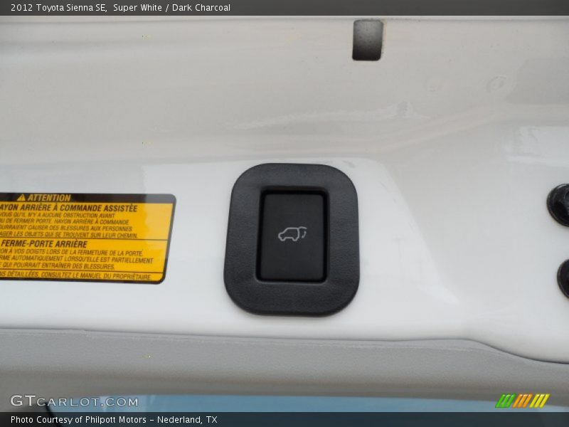 Super White / Dark Charcoal 2012 Toyota Sienna SE