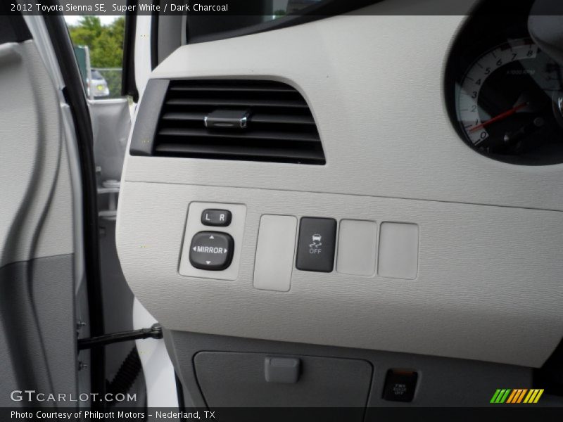 Super White / Dark Charcoal 2012 Toyota Sienna SE