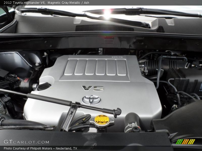 Magnetic Gray Metallic / Ash 2012 Toyota Highlander V6