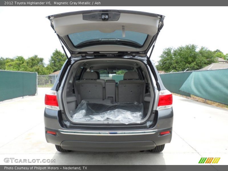 Magnetic Gray Metallic / Ash 2012 Toyota Highlander V6