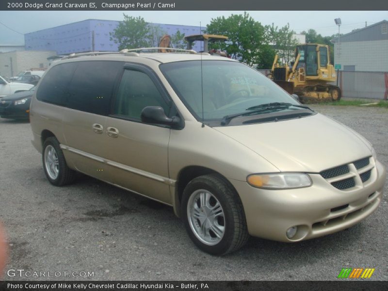 Champagne Pearl / Camel 2000 Dodge Grand Caravan ES
