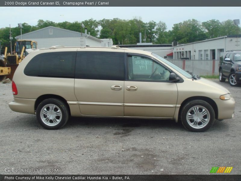 Champagne Pearl / Camel 2000 Dodge Grand Caravan ES