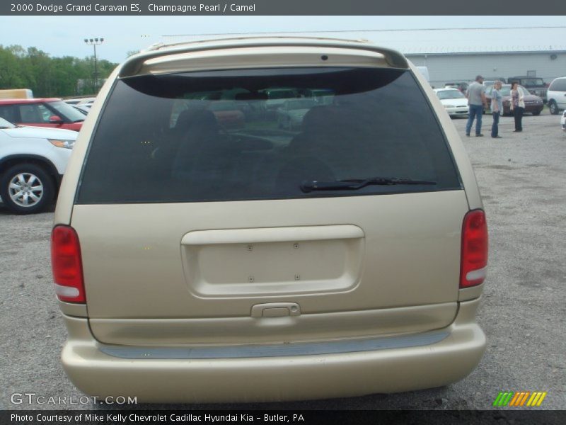 Champagne Pearl / Camel 2000 Dodge Grand Caravan ES