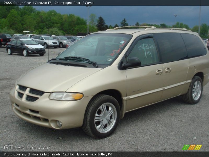 Champagne Pearl / Camel 2000 Dodge Grand Caravan ES