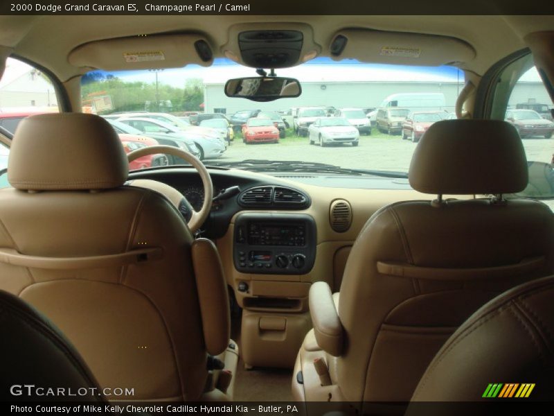 Champagne Pearl / Camel 2000 Dodge Grand Caravan ES