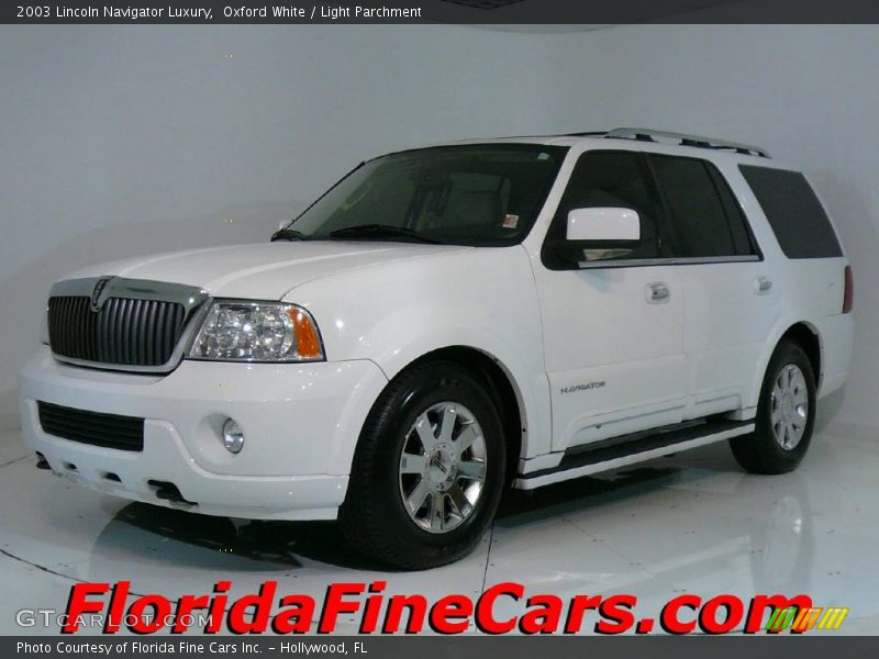 Oxford White / Light Parchment 2003 Lincoln Navigator Luxury