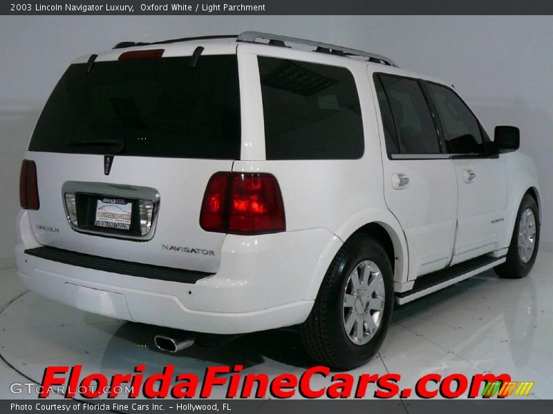 Oxford White / Light Parchment 2003 Lincoln Navigator Luxury