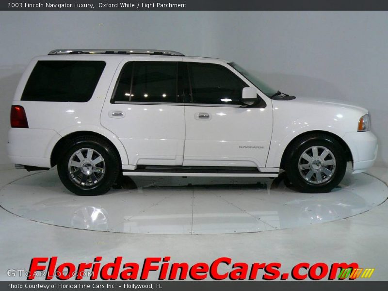 Oxford White / Light Parchment 2003 Lincoln Navigator Luxury