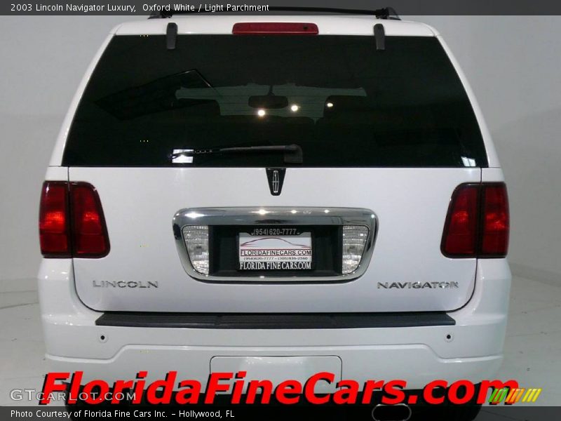 Oxford White / Light Parchment 2003 Lincoln Navigator Luxury