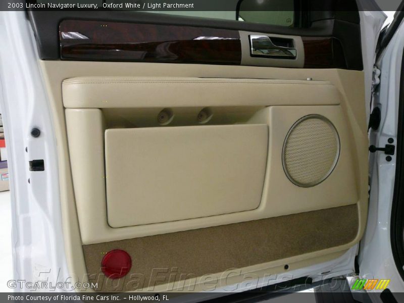 Oxford White / Light Parchment 2003 Lincoln Navigator Luxury