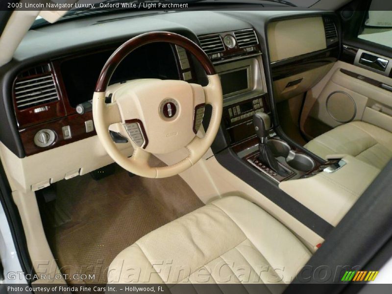 Oxford White / Light Parchment 2003 Lincoln Navigator Luxury