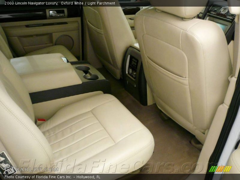 Oxford White / Light Parchment 2003 Lincoln Navigator Luxury