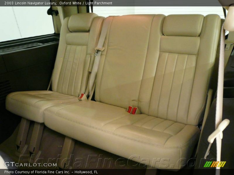 Oxford White / Light Parchment 2003 Lincoln Navigator Luxury