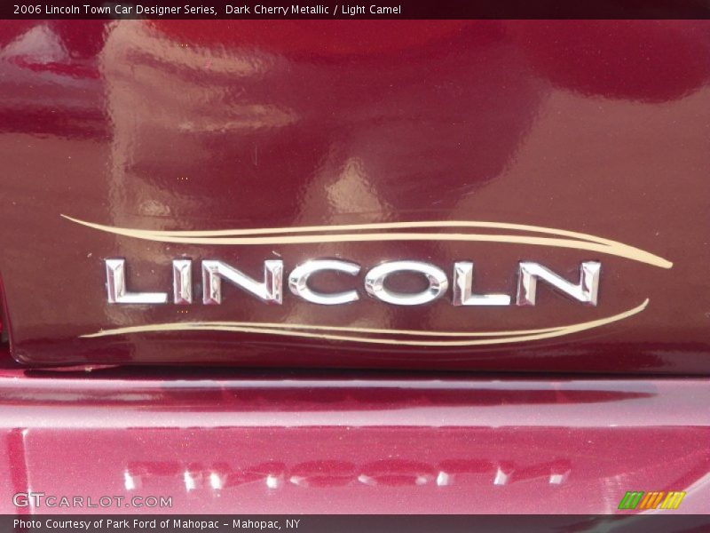 Dark Cherry Metallic / Light Camel 2006 Lincoln Town Car Designer Series