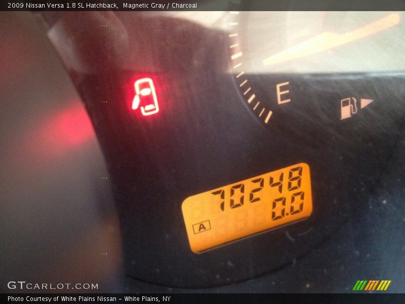 Magnetic Gray / Charcoal 2009 Nissan Versa 1.8 SL Hatchback