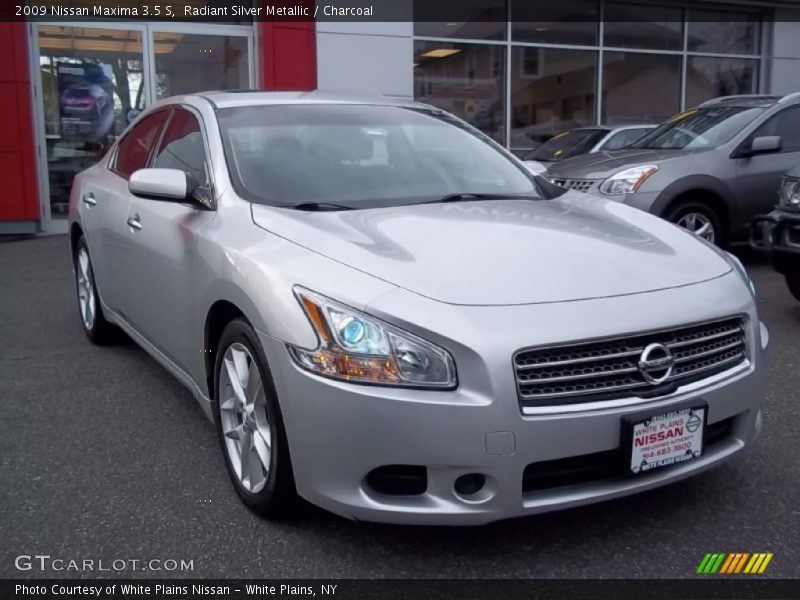 Radiant Silver Metallic / Charcoal 2009 Nissan Maxima 3.5 S