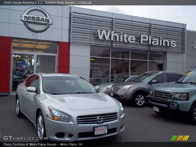 Radiant Silver Metallic / Charcoal 2009 Nissan Maxima 3.5 S