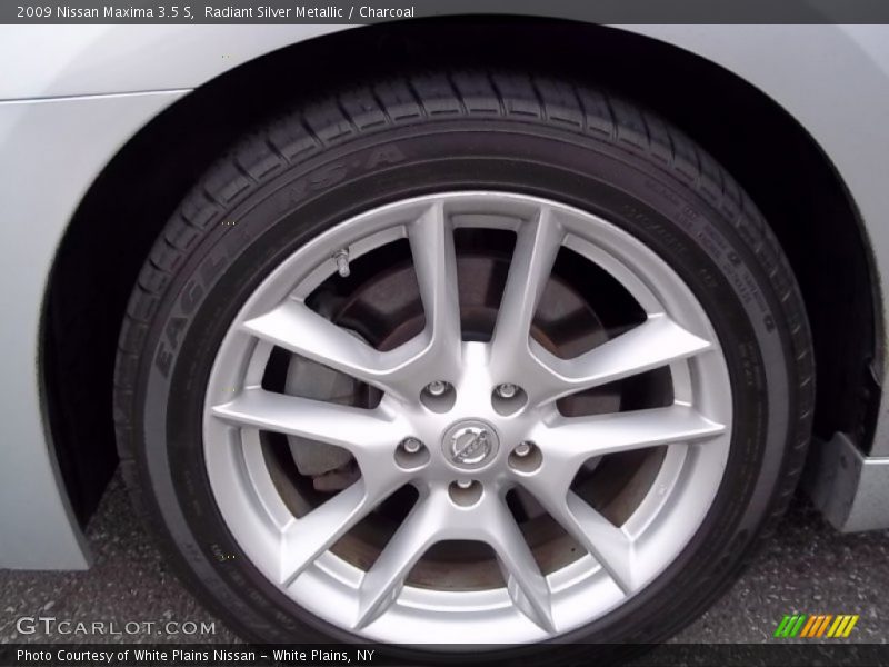 Radiant Silver Metallic / Charcoal 2009 Nissan Maxima 3.5 S