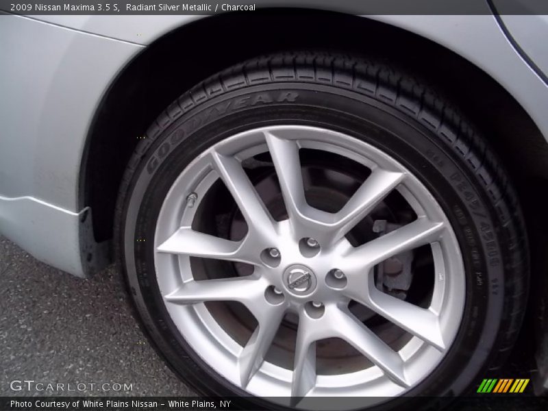 Radiant Silver Metallic / Charcoal 2009 Nissan Maxima 3.5 S