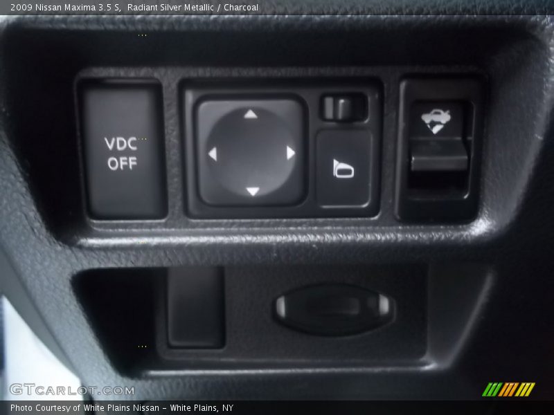 Radiant Silver Metallic / Charcoal 2009 Nissan Maxima 3.5 S