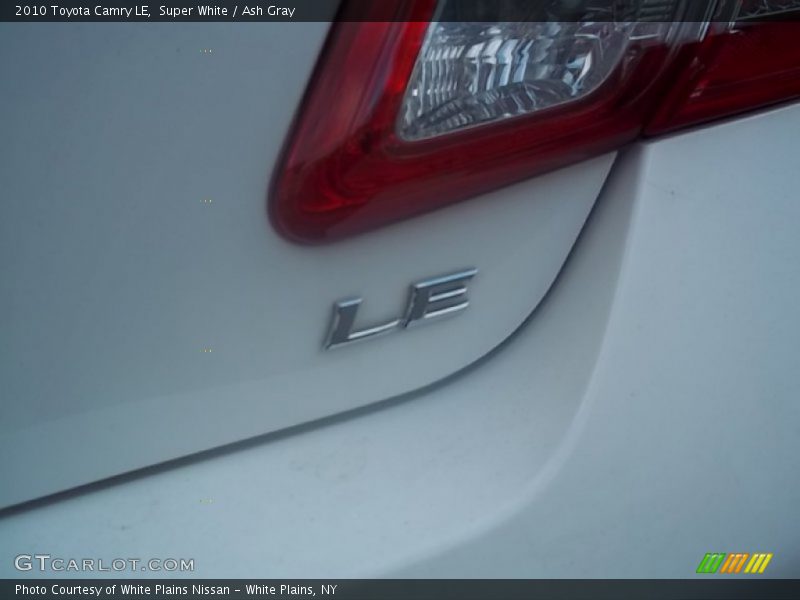 Super White / Ash Gray 2010 Toyota Camry LE