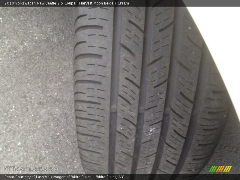 Harvest Moon Beige / Cream 2010 Volkswagen New Beetle 2.5 Coupe