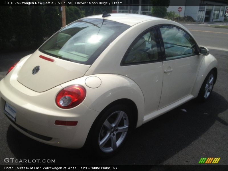 Harvest Moon Beige / Cream 2010 Volkswagen New Beetle 2.5 Coupe