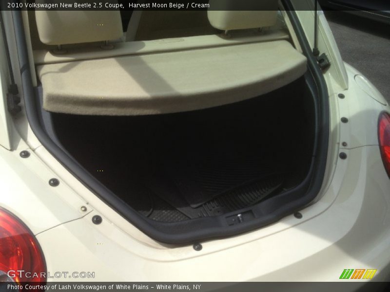 Harvest Moon Beige / Cream 2010 Volkswagen New Beetle 2.5 Coupe