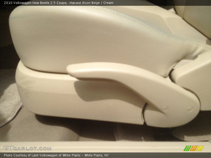 Harvest Moon Beige / Cream 2010 Volkswagen New Beetle 2.5 Coupe