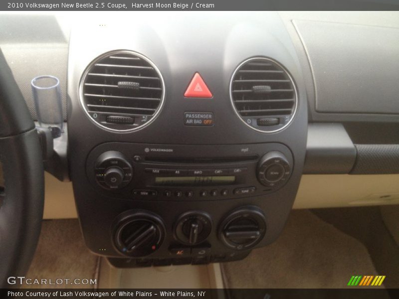 Harvest Moon Beige / Cream 2010 Volkswagen New Beetle 2.5 Coupe
