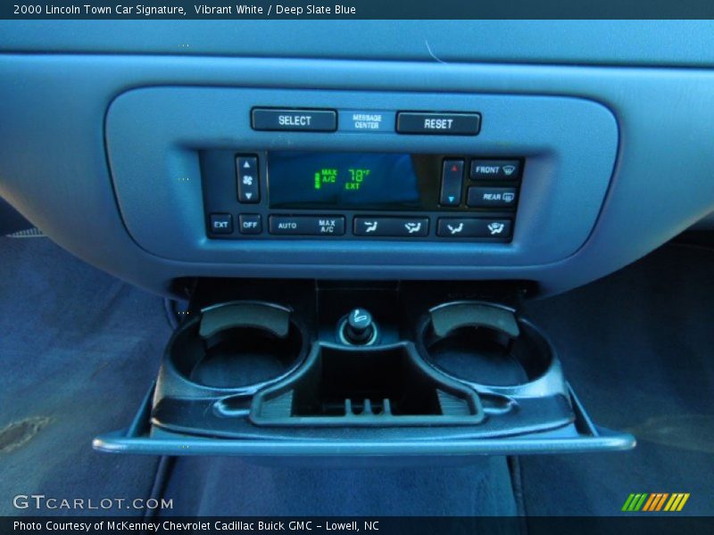Vibrant White / Deep Slate Blue 2000 Lincoln Town Car Signature