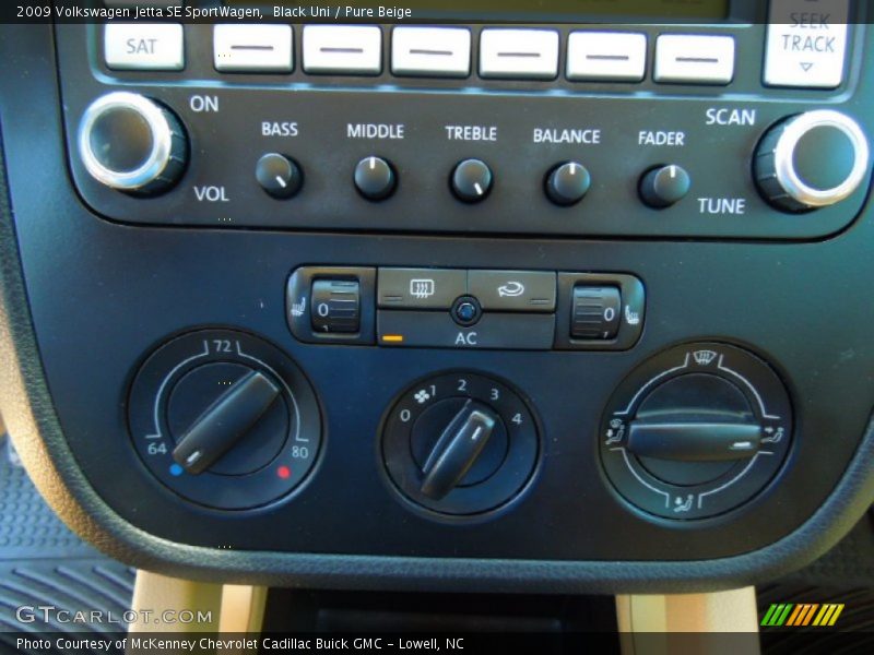 Controls of 2009 Jetta SE SportWagen