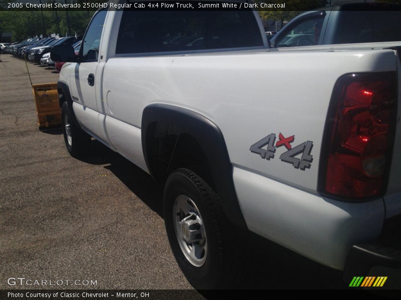 Summit White / Dark Charcoal 2005 Chevrolet Silverado 2500HD Regular Cab 4x4 Plow Truck
