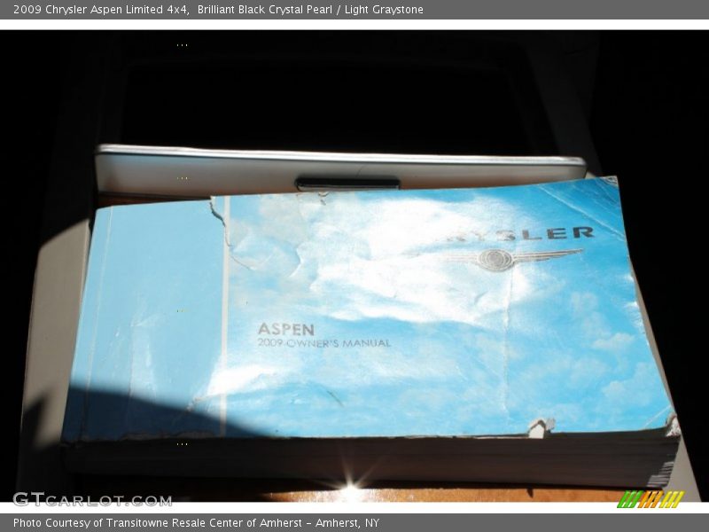 Brilliant Black Crystal Pearl / Light Graystone 2009 Chrysler Aspen Limited 4x4