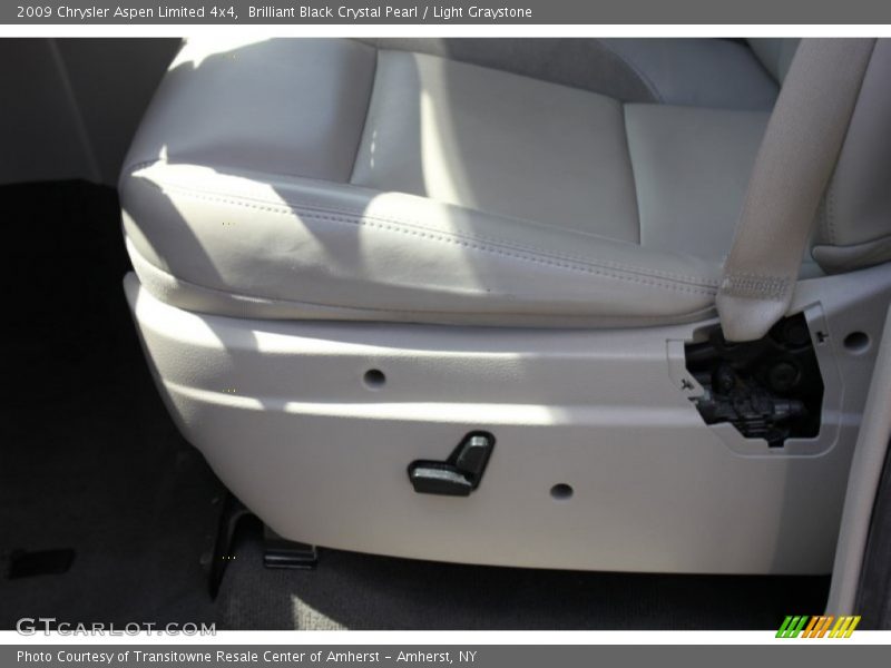 Brilliant Black Crystal Pearl / Light Graystone 2009 Chrysler Aspen Limited 4x4