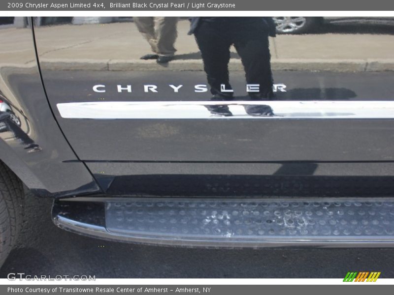 Brilliant Black Crystal Pearl / Light Graystone 2009 Chrysler Aspen Limited 4x4