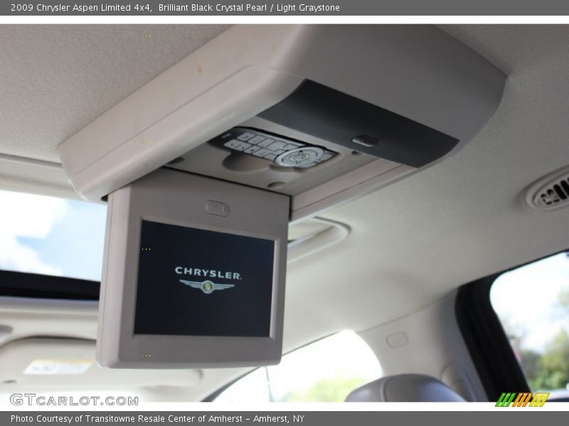 Brilliant Black Crystal Pearl / Light Graystone 2009 Chrysler Aspen Limited 4x4